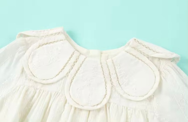 スカラップブラウス