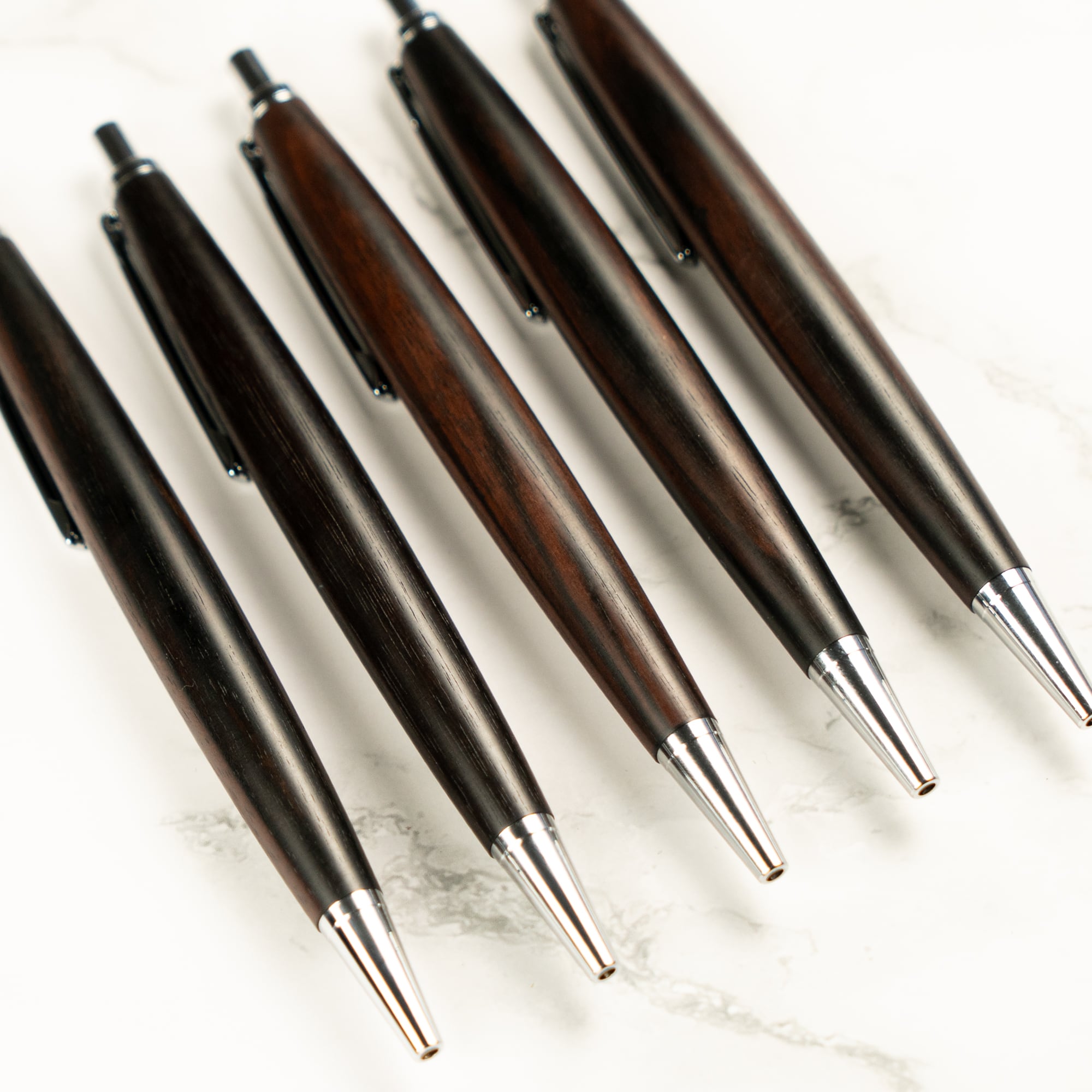 黒檀無垢材精彫 木製魚形彫刻 ダークブラウン 黒檀無垢材精彫 木製魚形