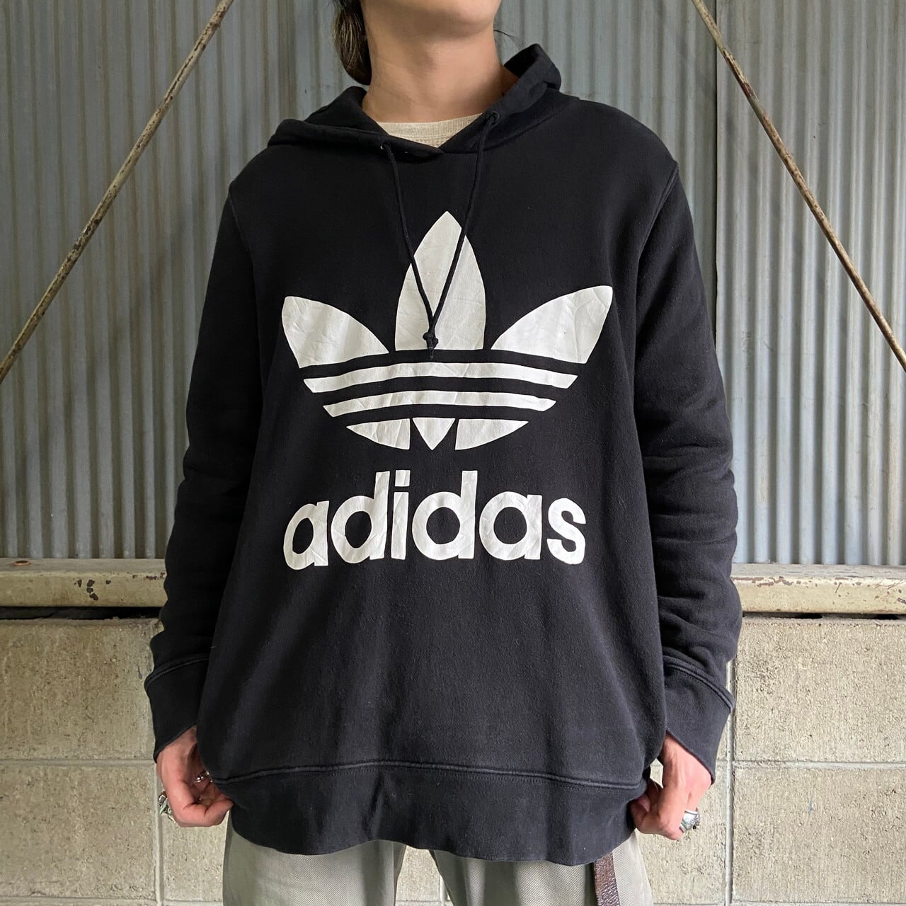 adidas originals ロゴ　フーディー　新品