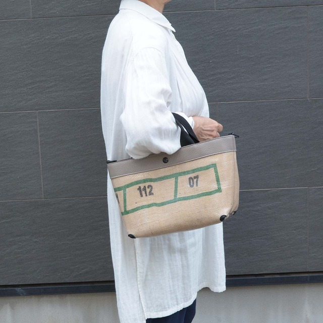 KISSACO TAPE LEATHER TOTE / S（A）