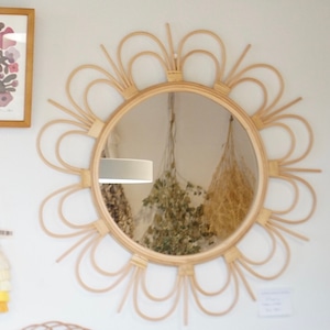 丸いラタンの組み方がおしゃれな、明るいミラー。 rotta rattan mirror fleur L