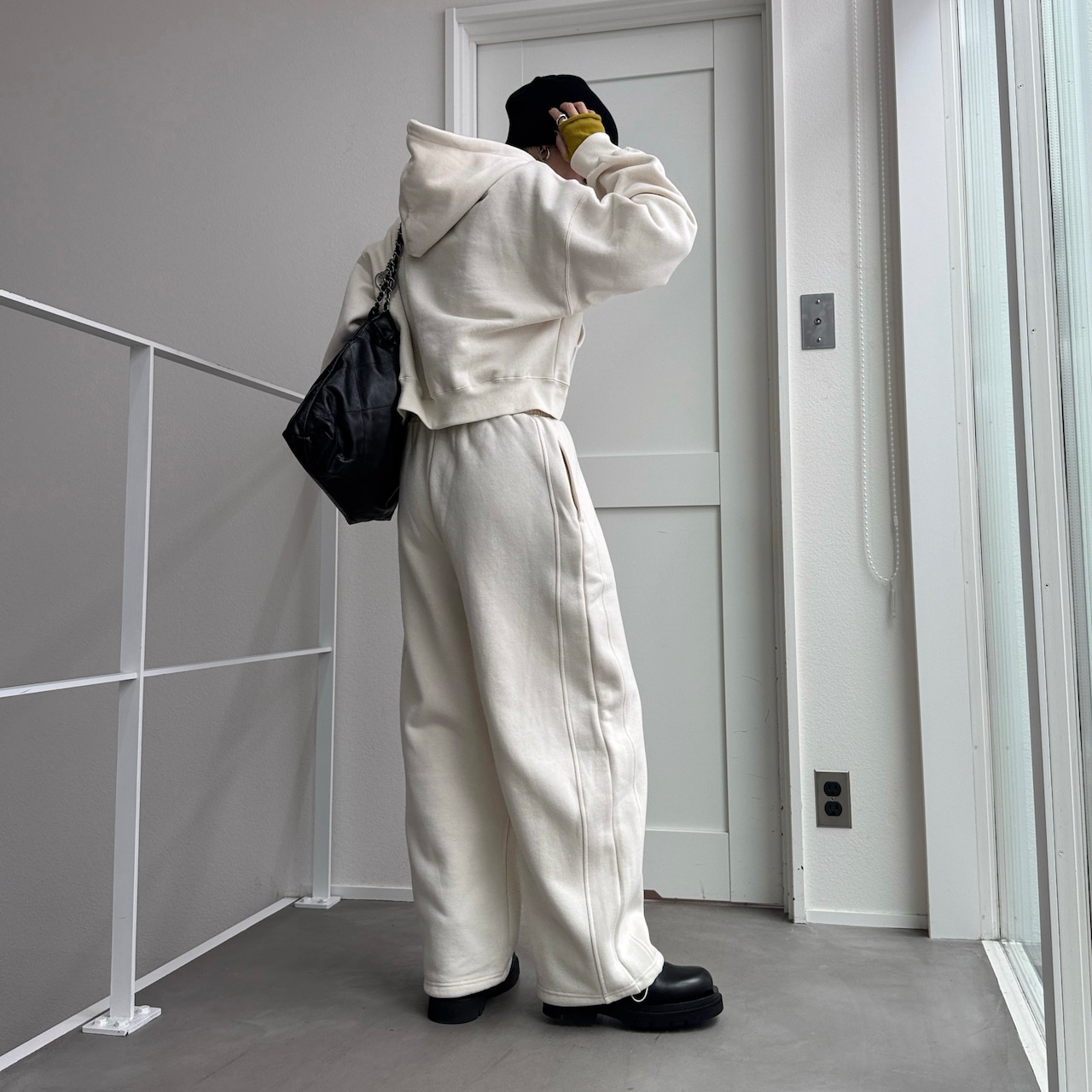 サイドパイピング裏起毛スウェットコクーンPT/エクリュ