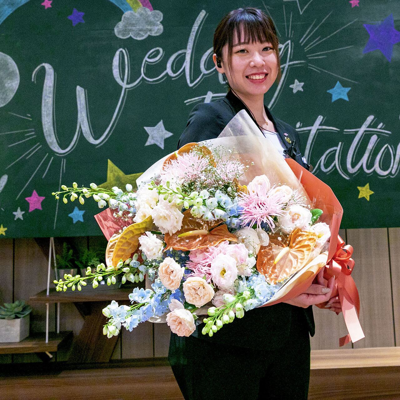 20260405豪華な花束 花空間 彩華 / 色とりどり豪華な花束