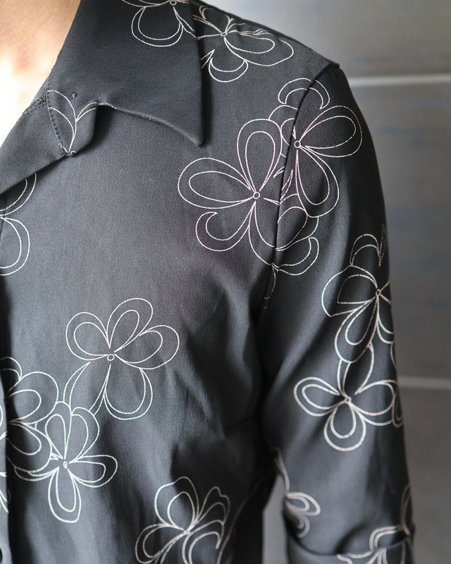3/4 length flower design open collar shirt