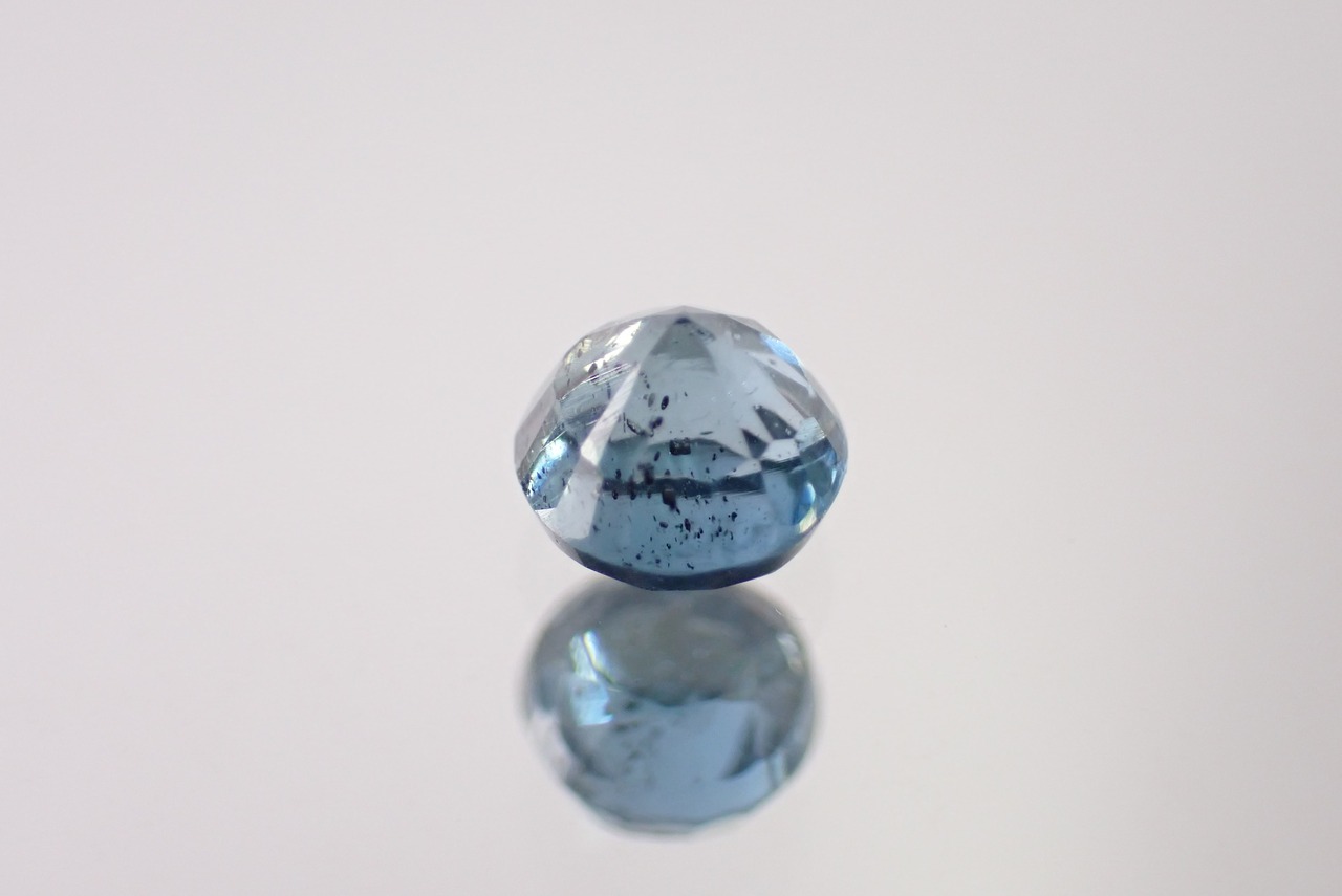 インディゴカイヤナイト　0.95ct　 [D6-27]