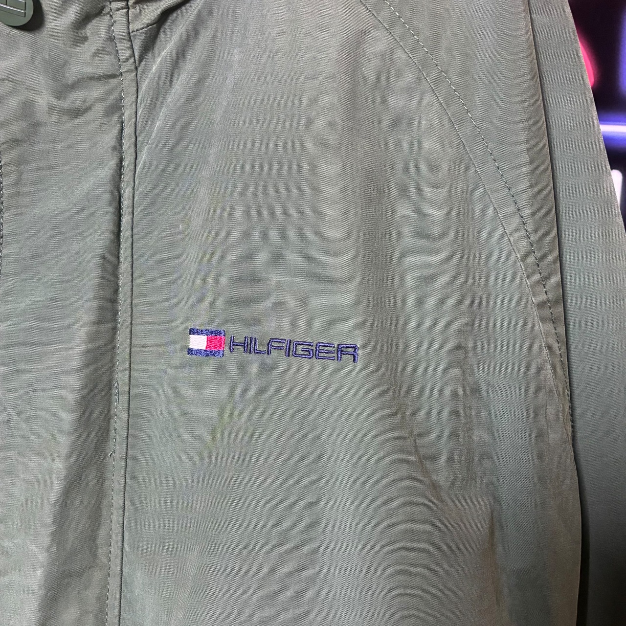 90s TOMMY HILFIGER ナイロンウォームアップジャケット カーキ×ネイビー ドローコード付き