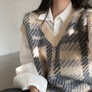 トップス デート ニットソー セーター ベスト 袖なし ノースリーブ Vネック かわいい 大人可愛い きれいめ シンプル カジュアル 大人 上品 おしゃれ お洒落 主役級 存在感 春 秋 冬 10代 20代 30代 レディース 女性用 OL 学生 デート お出かけ 公園デビュー 女子会 休日 イベント 旅行 着回し 普段使い ファッション コーデ 楽ちん モテ トレンド 流行 インスタ映え S M L 黒 ブラック ベージュ