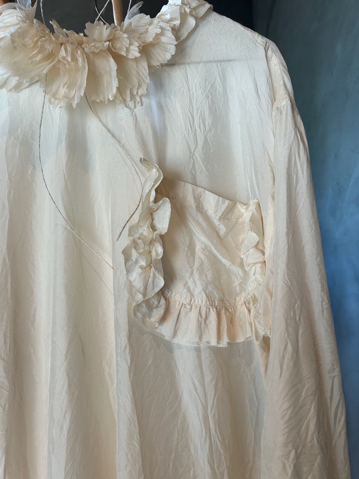 TOWAVASE (トワヴァーズ) Volant /blouse シルク フリルプルオーバー