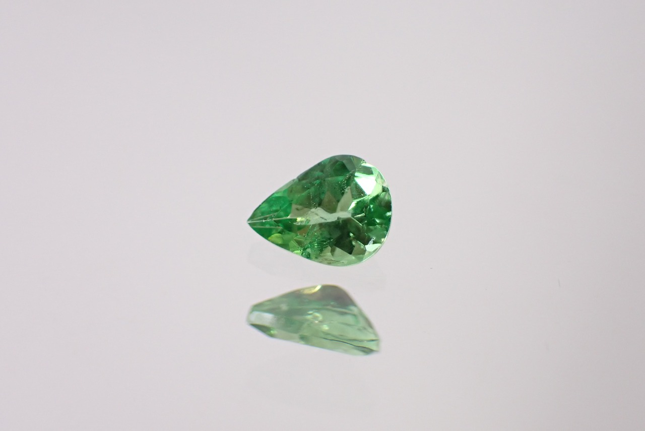 ツァボライト　0.29ct　 [D6-45]