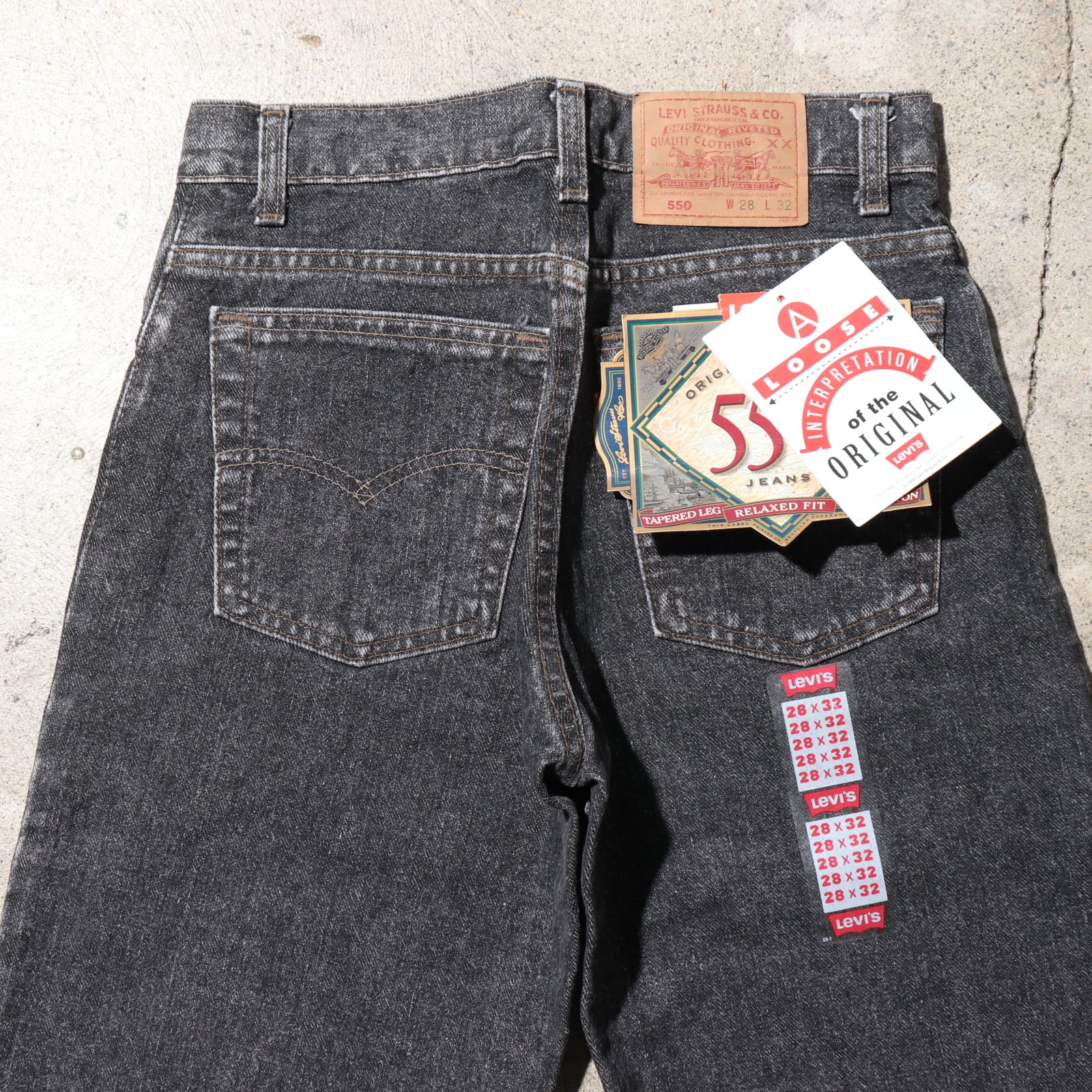 Deadstock 28×32 Levi 