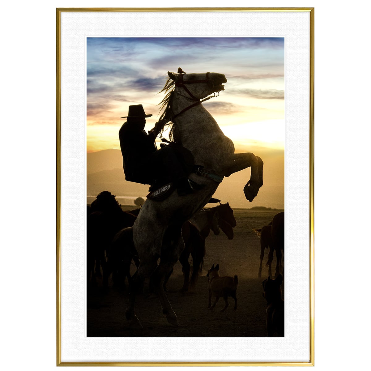 夕日写真 前足を高く上げる馬 インテリアアートポスター額装 AS1675