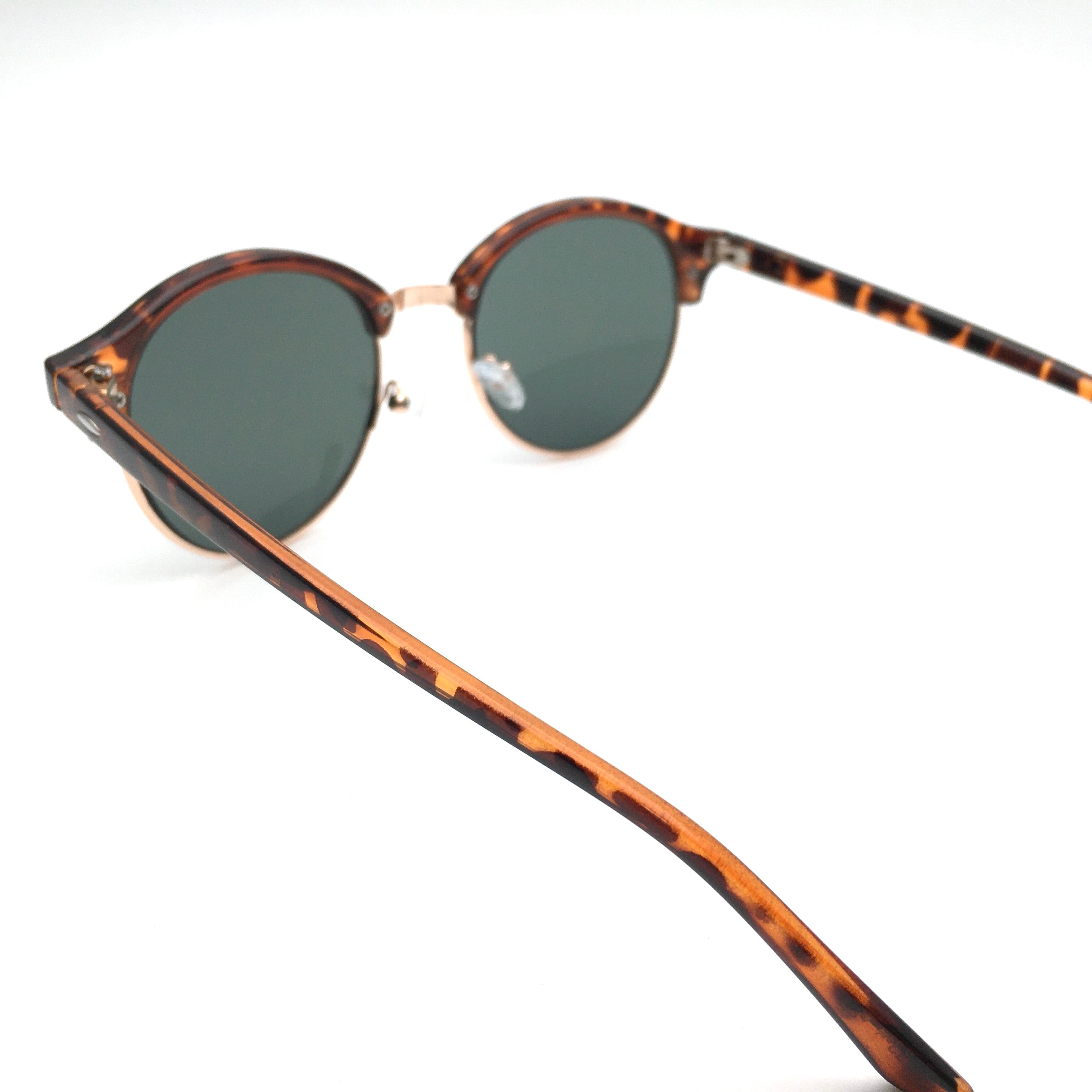 今期のトレンド！グリーンレンズのサーモントサングラス