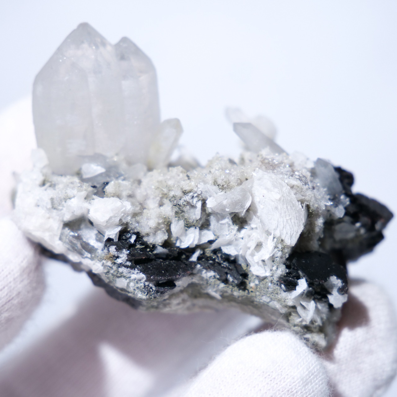 ヤオガンシャン産 ブラックトルマリン クォーツ 共生 / 原石 標本【H_1】