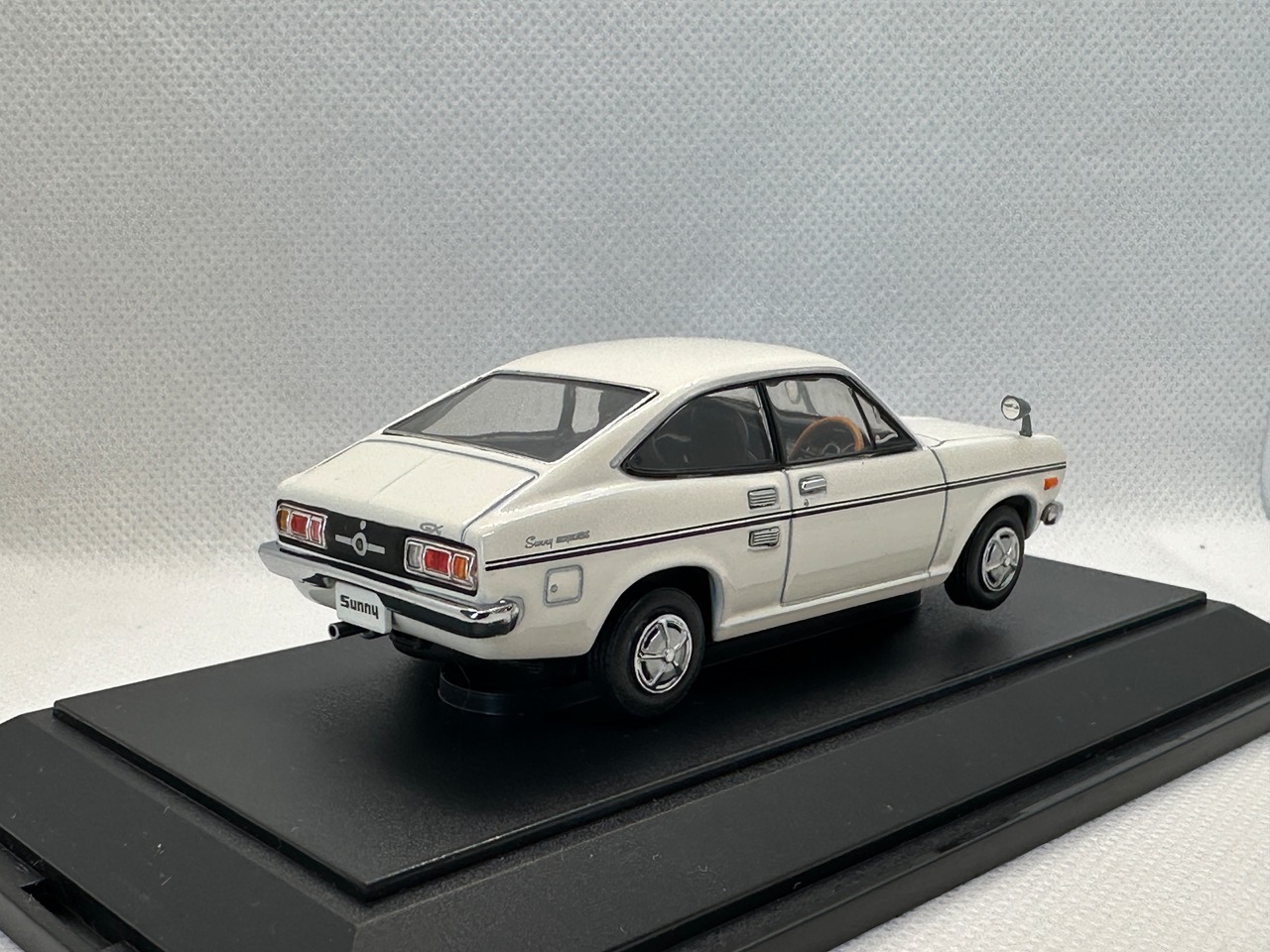 【エブロ】 1/43  日産 サニー クーペ GX  (白) 買取品