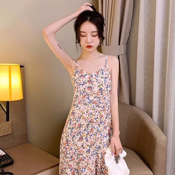 【新作】【送料無料】 フランスのサスペンダードレス女性の夏 2023 新しいハイエンド女神スタイルの気質セクシーな痩身スカート 0212542102783