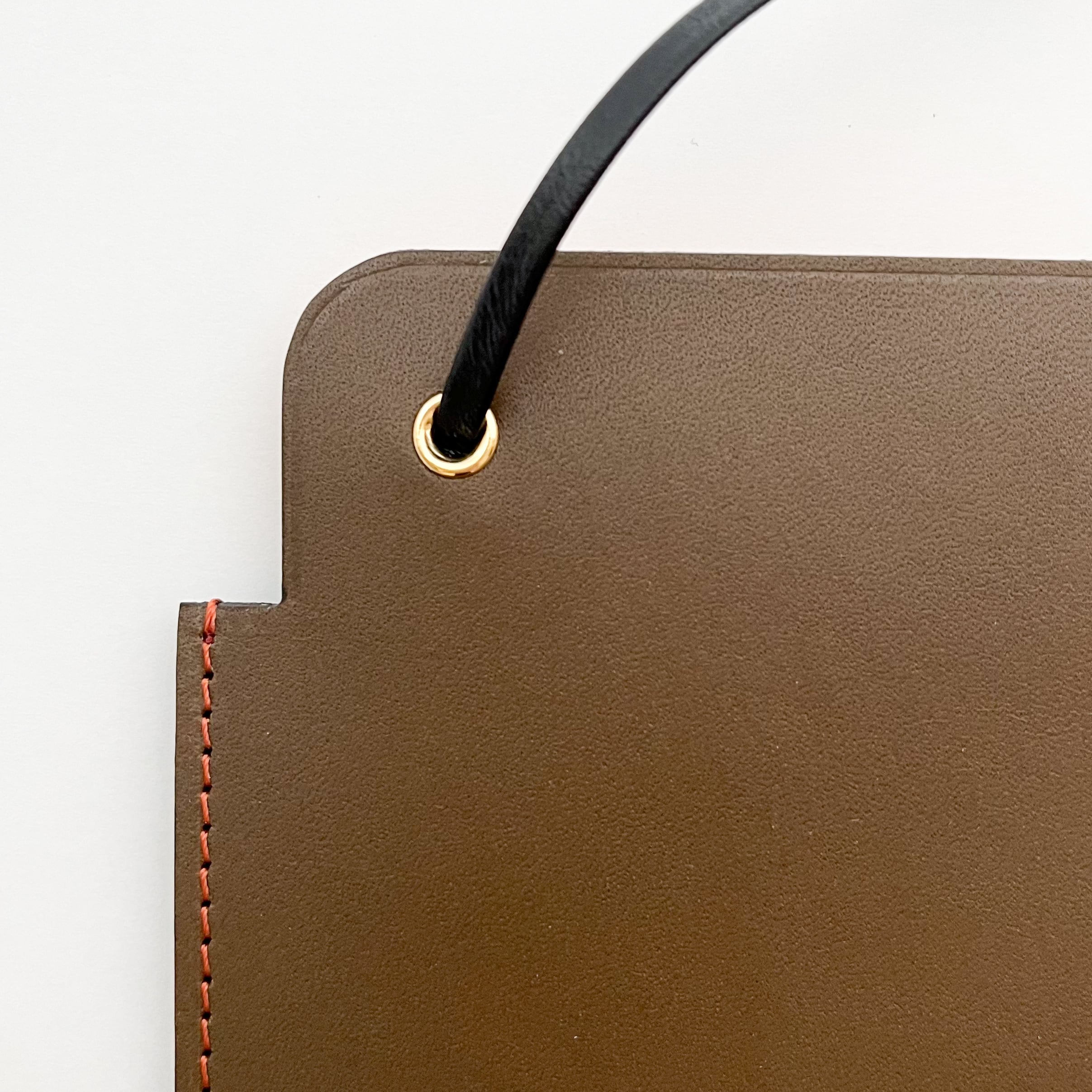 BROOKLYN MUSEUM サコッシュ ブラウン×イエロー | hmm, by 東京都