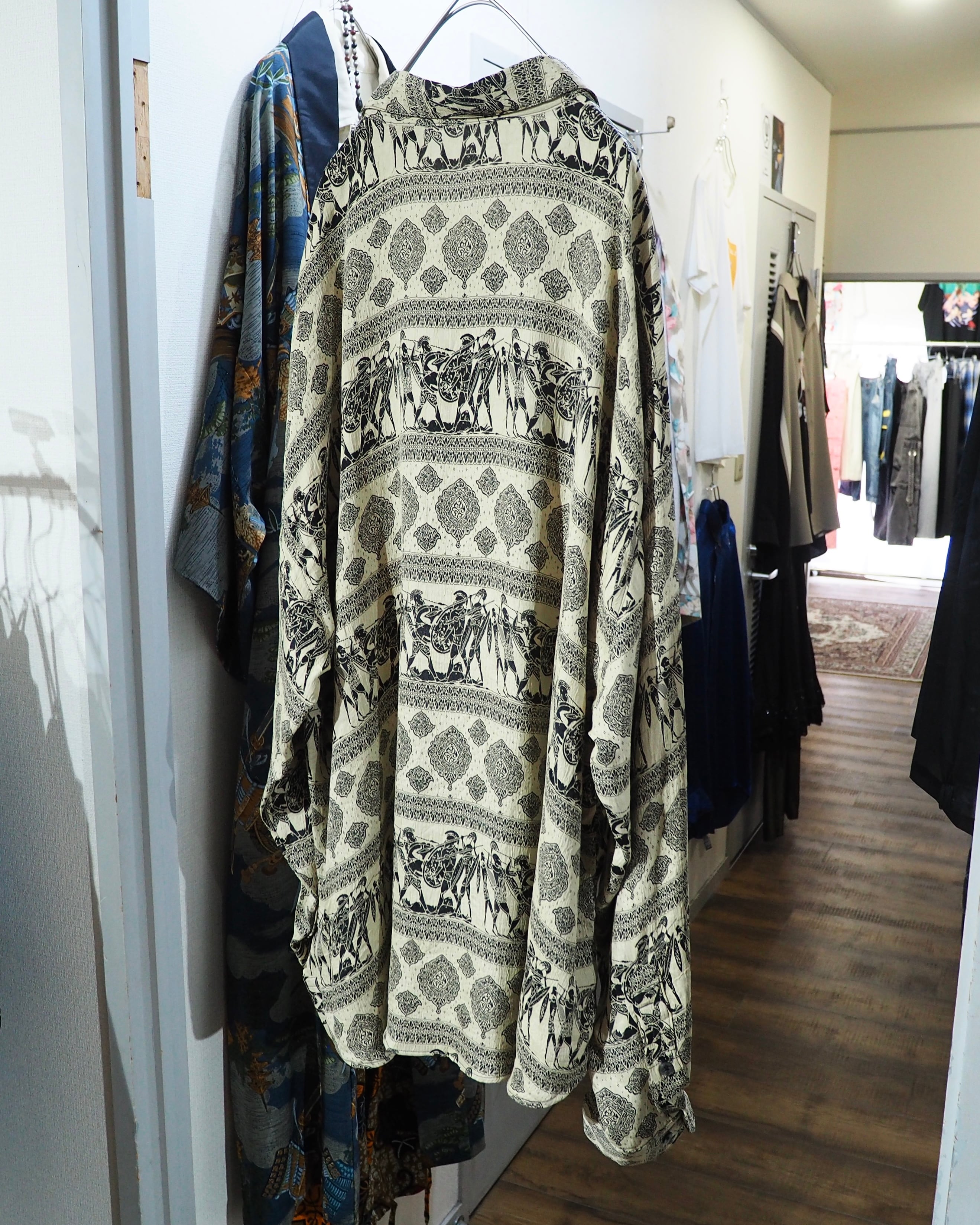 1990s " GOOUCH- Phiz " Soldier × Geometric pattern Embossed vintage Drape loose shirt