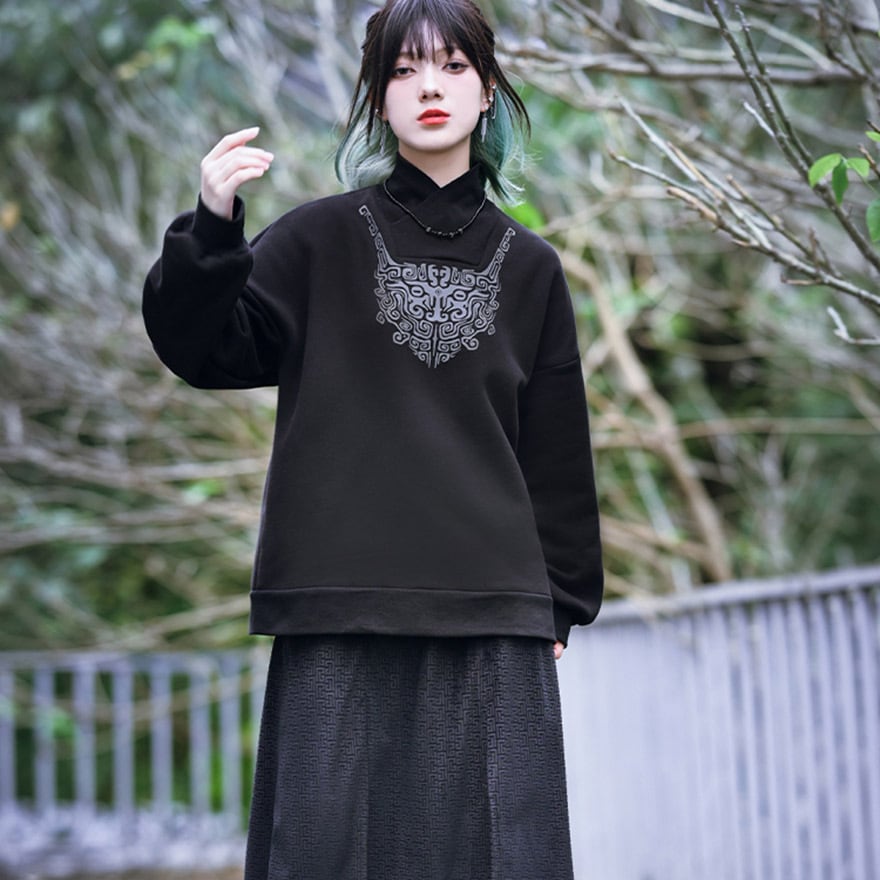 中華ゴシック スウェット タートルネック 刺繍 ドロップショルダー