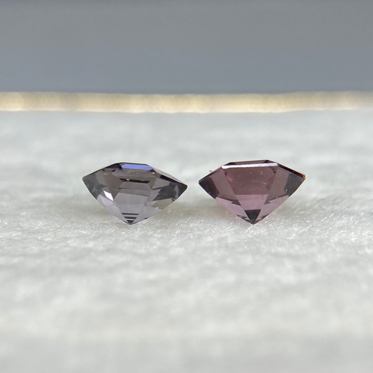 [ho**j**様] 六角形 スピネル 2点セット 約3.8*2.4mm r-0303