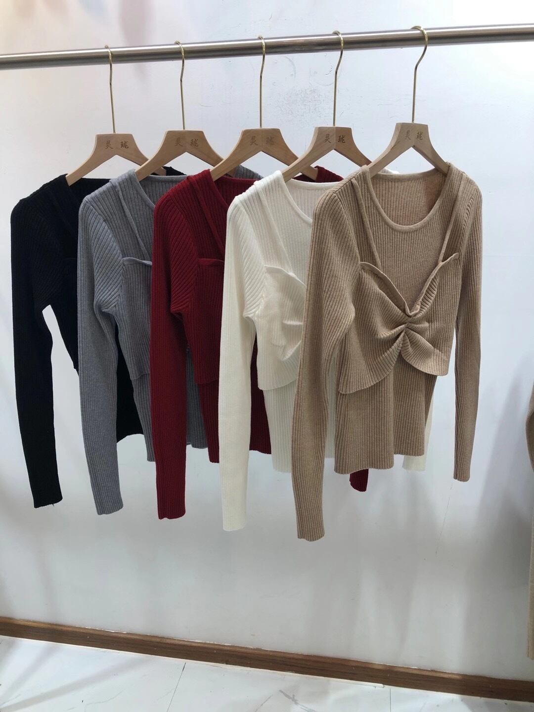 ビッグフロントリボンニット