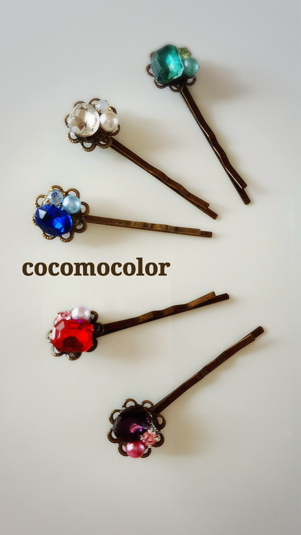 定番カラー ガラスビジューとパールの大人可愛いヘアピン | cocomocolor