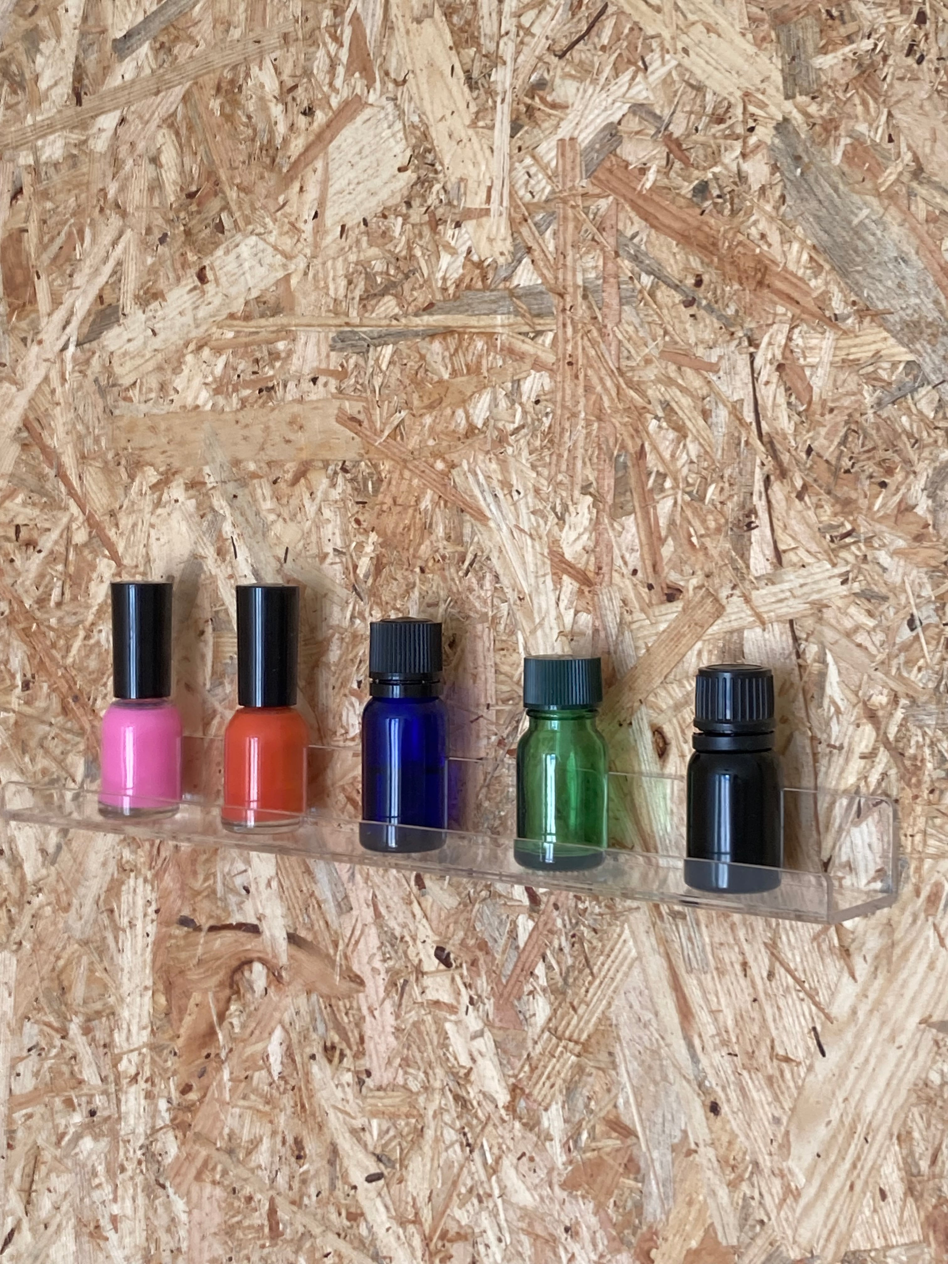 アクリル壁面ディスプレイレール／ラック 送料無料 | ケンユーワークス