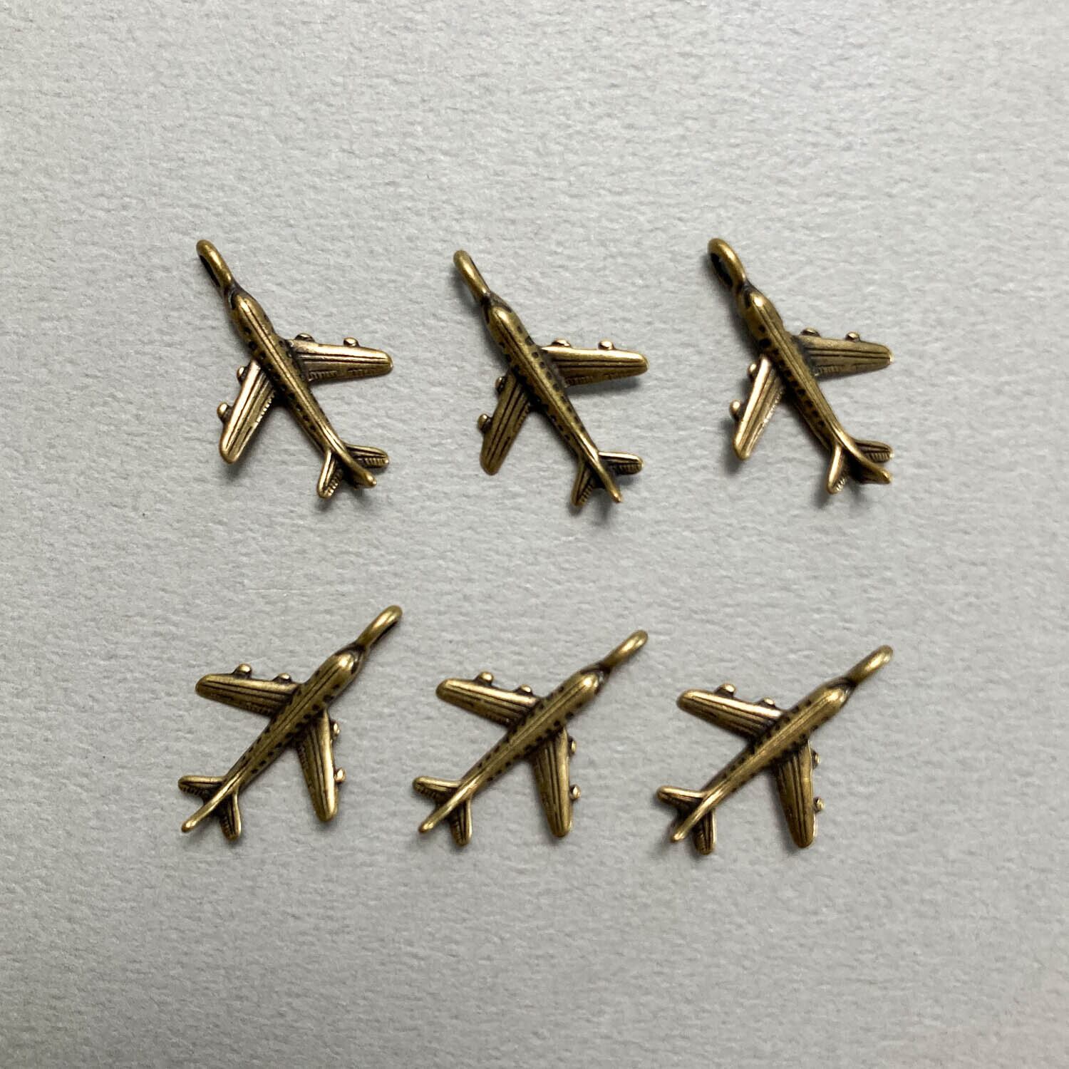 アンティーク風 飛行機チャーム | Dua-アクセサリーパーツショップ