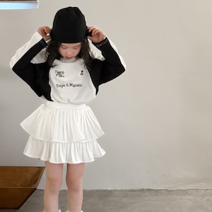 秋英字柄長袖TシャツORスカート