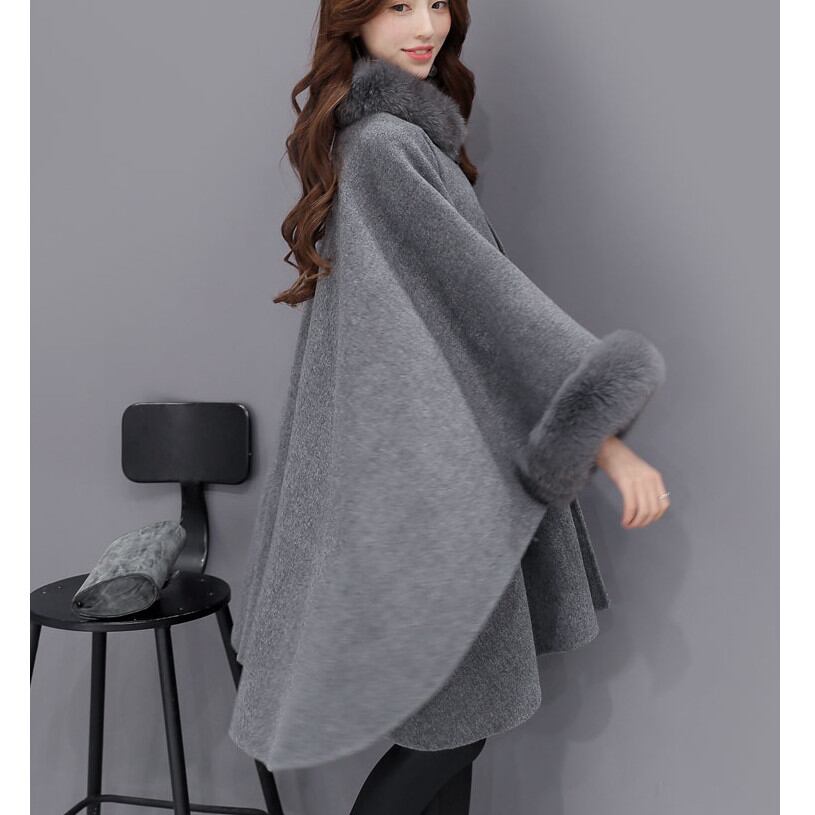 小顔効果抜群‼大人気のファーポンチョ