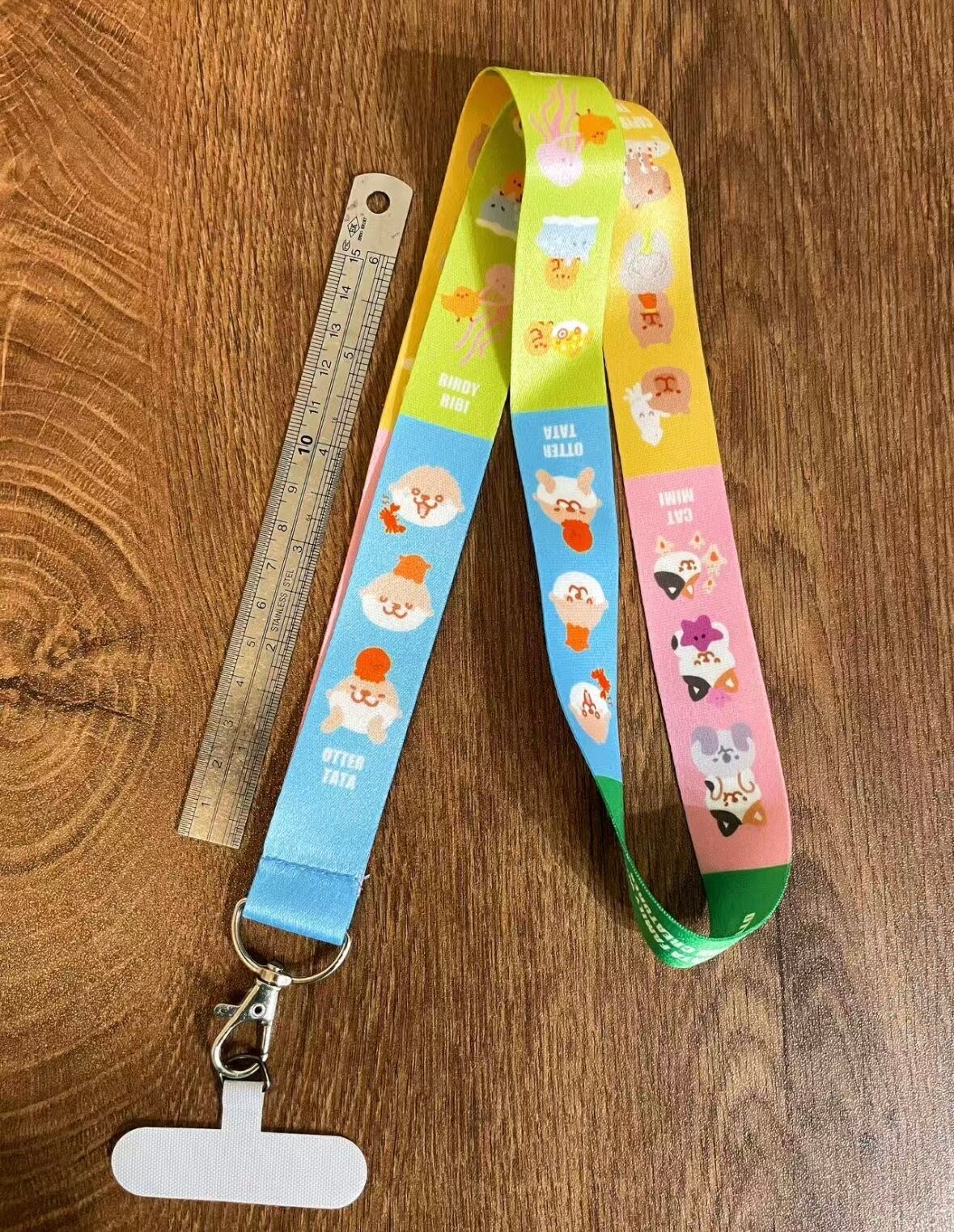 カワウソ家族と海洋生物の携帯ストラップ