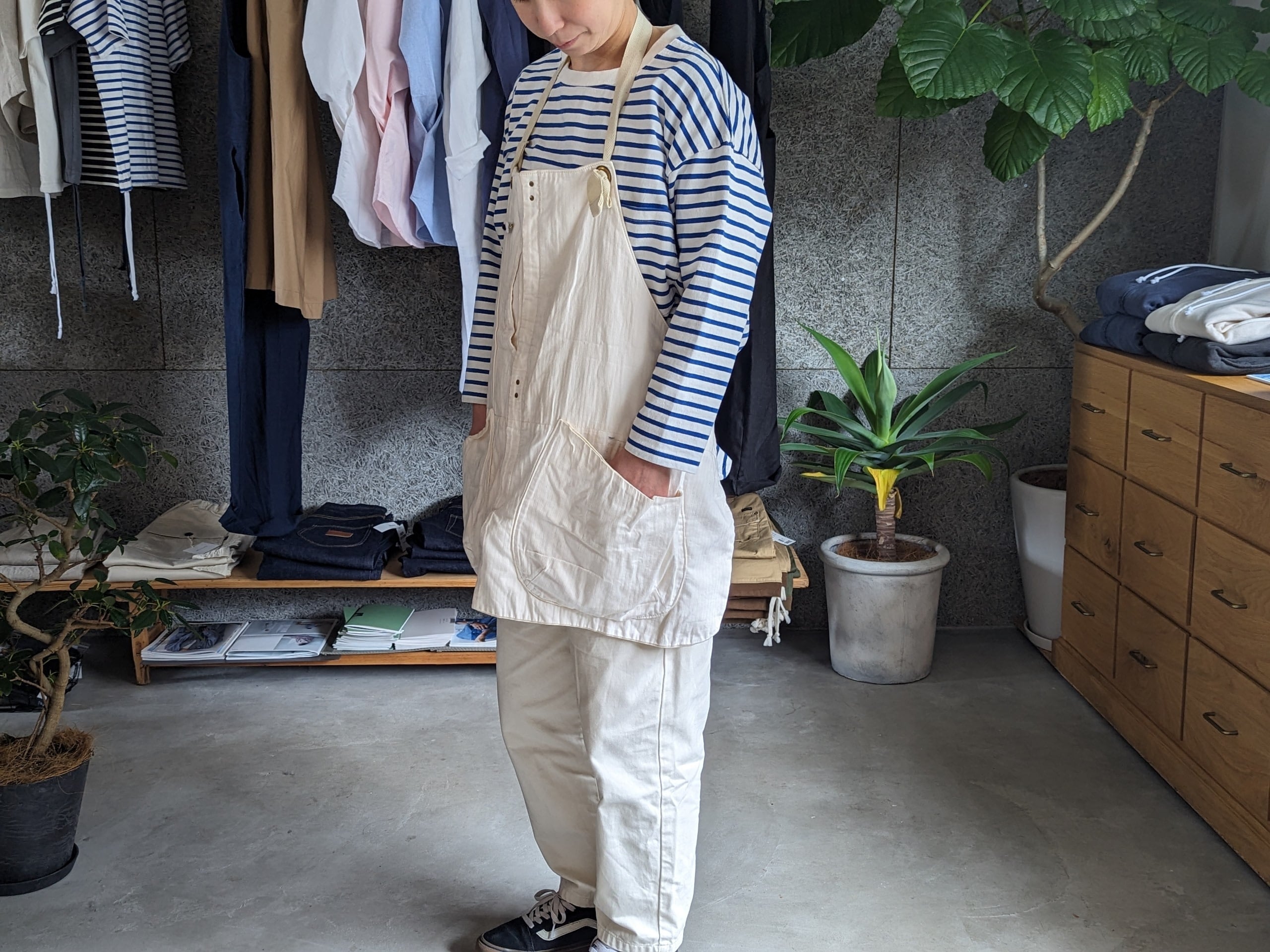 Suolo スオーロ GRIZZLY グリズリーエプロン ブラック ヘリンボーン