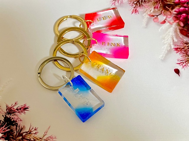 BLUEのFlowerイニシャルキーホルダー