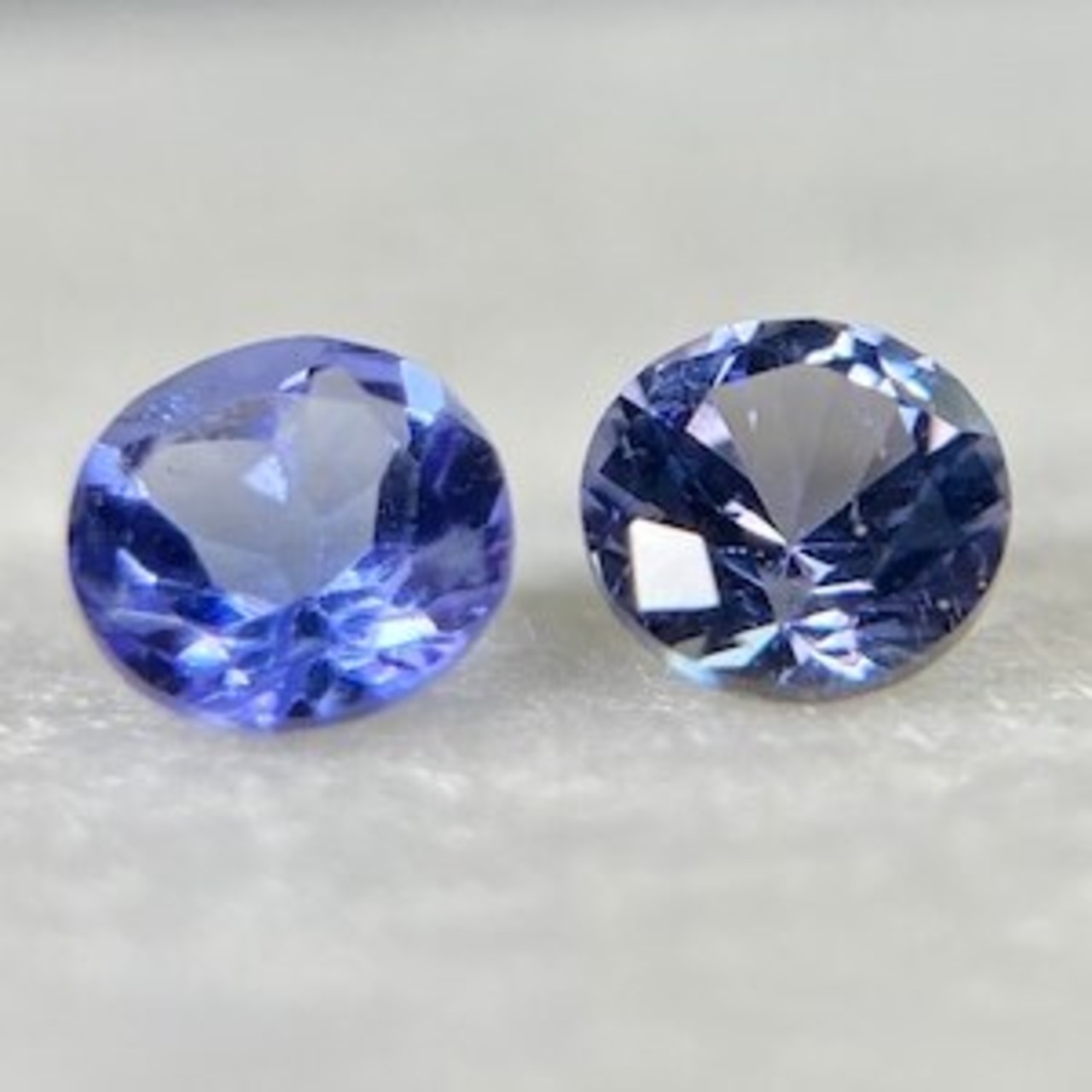 [抽選販売]タンザナイトとスピネル セット 約3.3-3.4mm r-0448