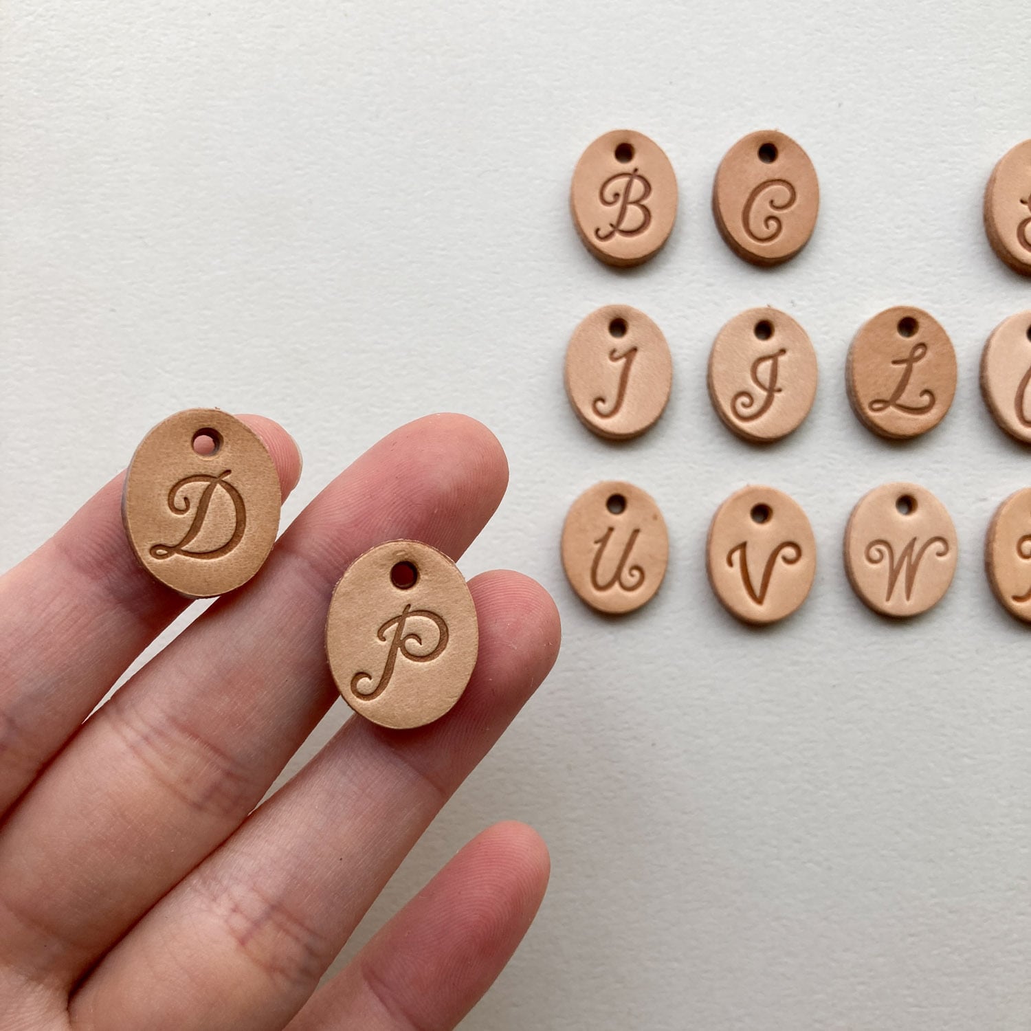 ネームキーホルダー、バッチ、ボタンイニシャルストラップ！ ネームキーホルダー、バッチ、ボタンイニシャルストラップ！