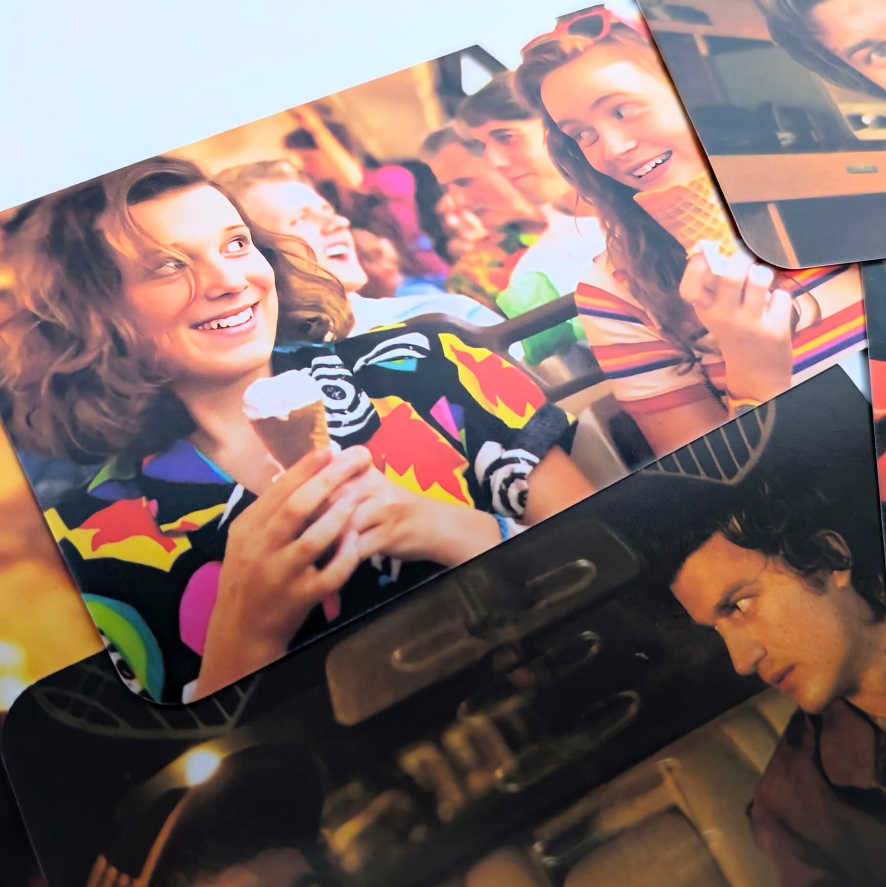 【 Stranger Things ( ストレンジャー・シングス ) 】LOMOカードセット(LOMO CARD:60PCS / STICKER:32PCS) 〚アメリカン雑貨 アメトイ〛