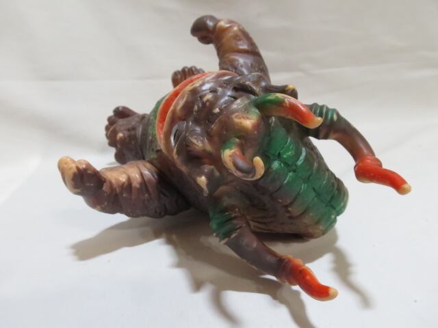 ブルマァク ハワイ版 ウルトラセブン カプセル怪獣 ソフビ 三クラス