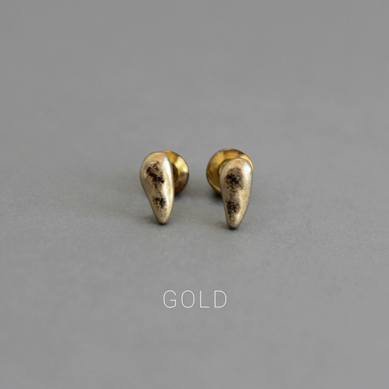 【ネコポス便】ピアス ニュアンスドロップ マットメタル SS ピアス つや消し ヴィンテージ風 合金 2501