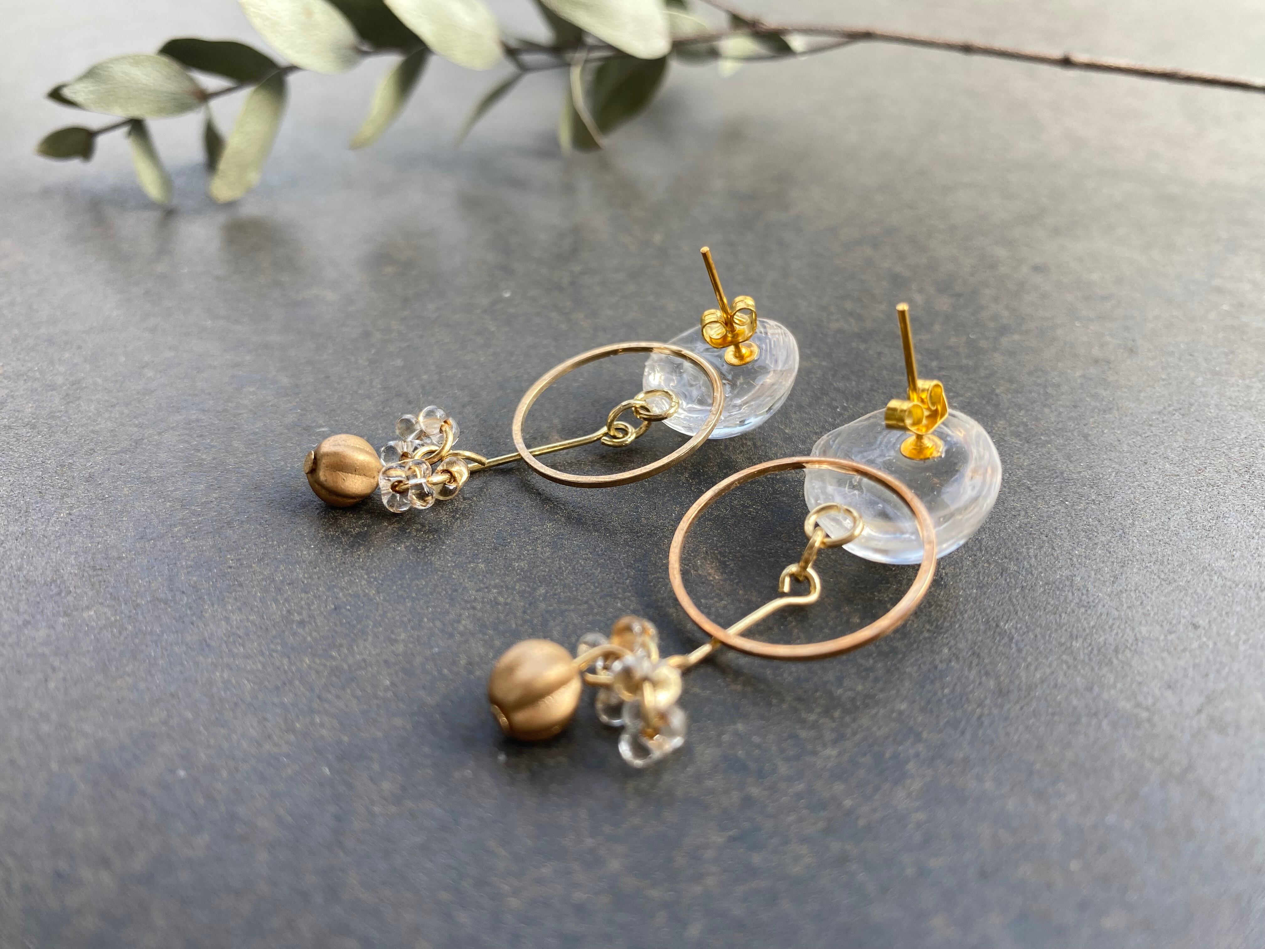 夏 ゴールド 大人 クリア 透明感 ~ ハンドメイド ~ ピアス | keicomy