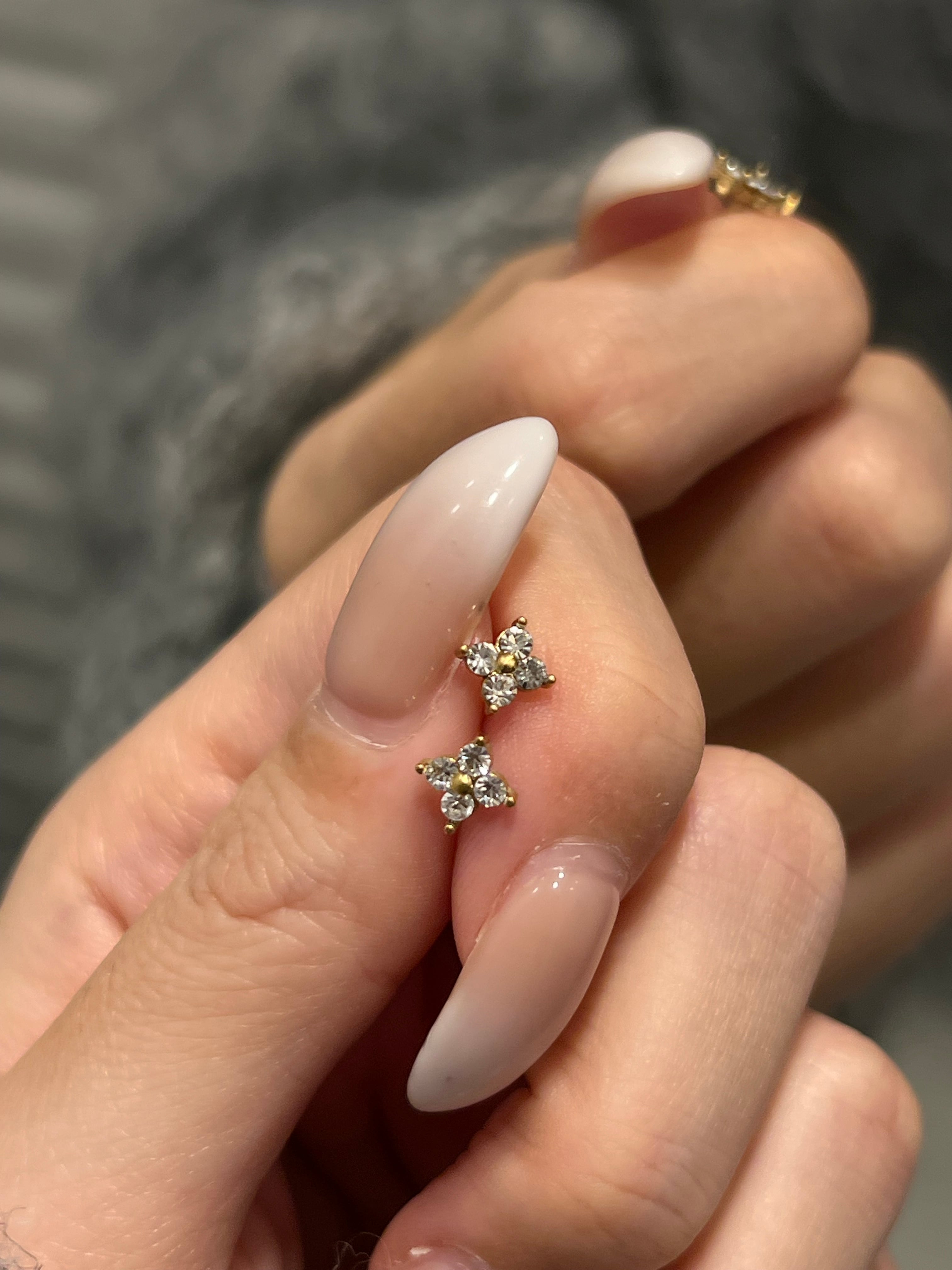 Tiny clover zirconia pierce | Larme.