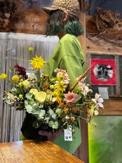 【 1 年分だと1回無料!】全国送料込み★オールジャパーン便|季節のお花を〜!