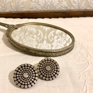 チェコ ガラスのイヤリング・ピアス　ブラック×シルバー