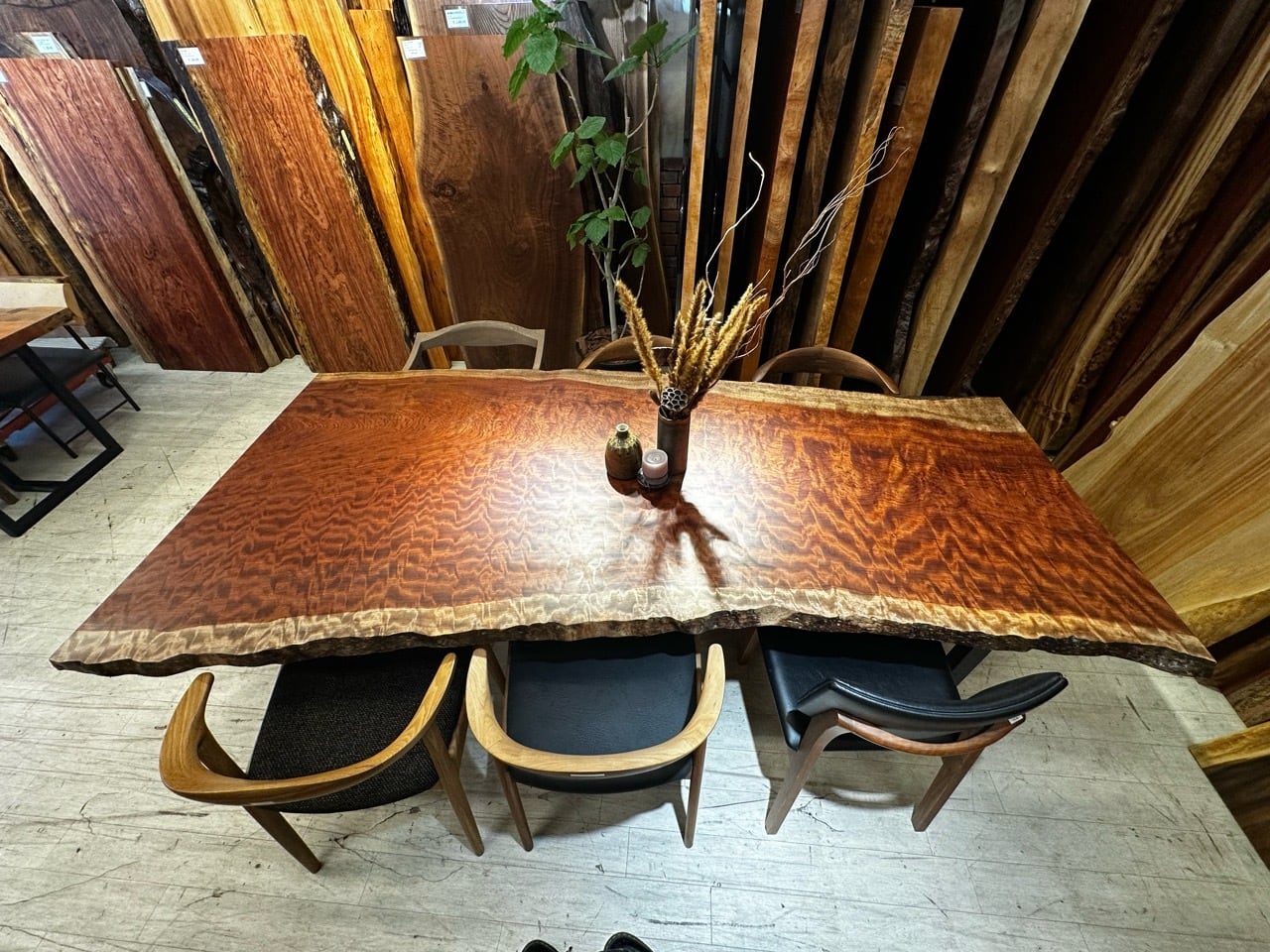 全面杢】ブビンガ_2440×940-1050-1145×38_浅草本店_テーブル天板/一枚