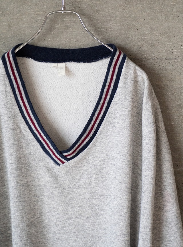 "Washington Mills" 1980s V-neck trim sweat