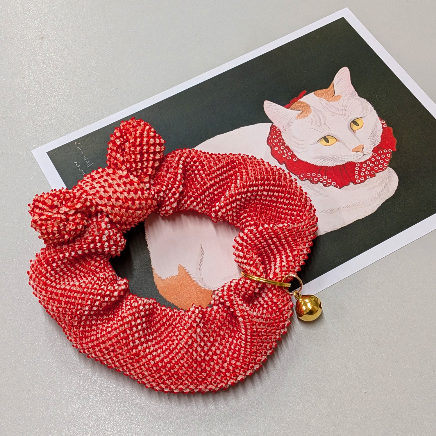 浮世絵風 猫のシュシュ 首輪 鹿の子 絞り（しぼり）赤 歌川国芳「鼠よ
