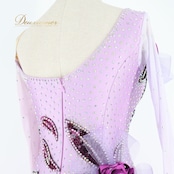 社交ダンス 衣装 スタンダードドレス ワンピース ドレス スタンダード 紫 ラベンダー デモ 競技 ダンス パーティ 発表会 フリル レース 薔薇 パープル系 キラキラ 輝き おしゃれ 華やか ダンス服 フェミニン イベント用 競技用装飾