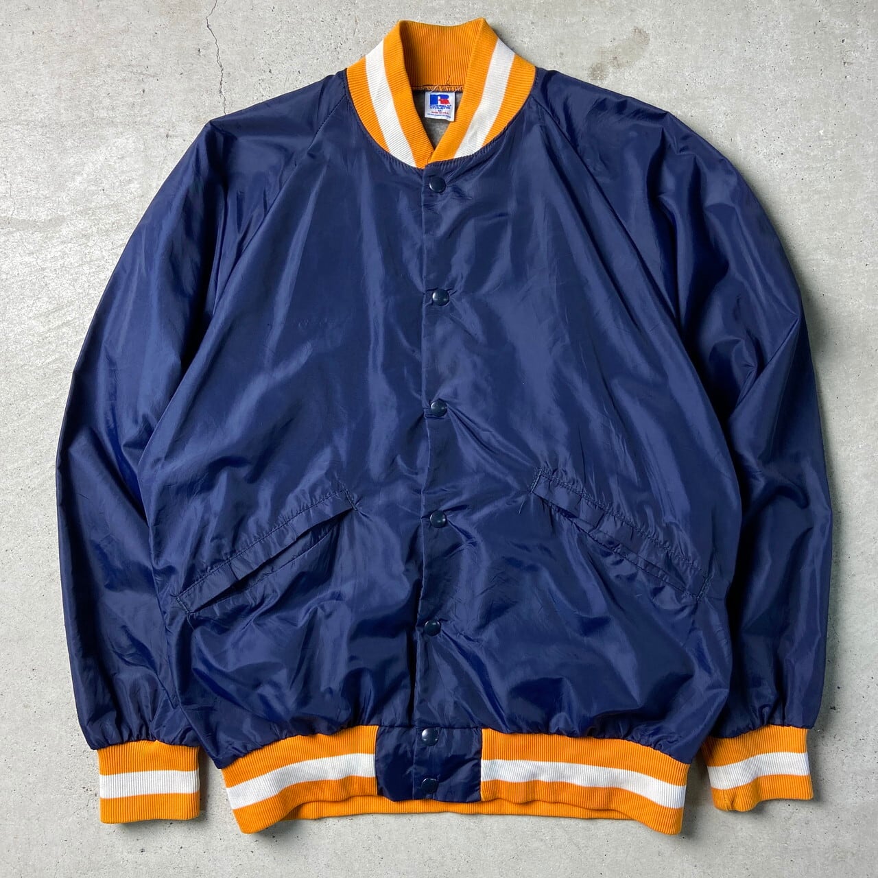 ~90年代 USA製 RUSSELL ATHLETIC カレッジロゴ ワッペン ナイロンサテン スタジャン メンズM 古着 90s 80s  ヴィンテージ ビンテージ ネイビー イエロー 紺色 黄色 【ナイロンジャケット】 | cave 古着屋【公式】古着通販サイト