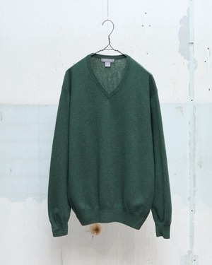 100% cashmere v-neck knitted sweater