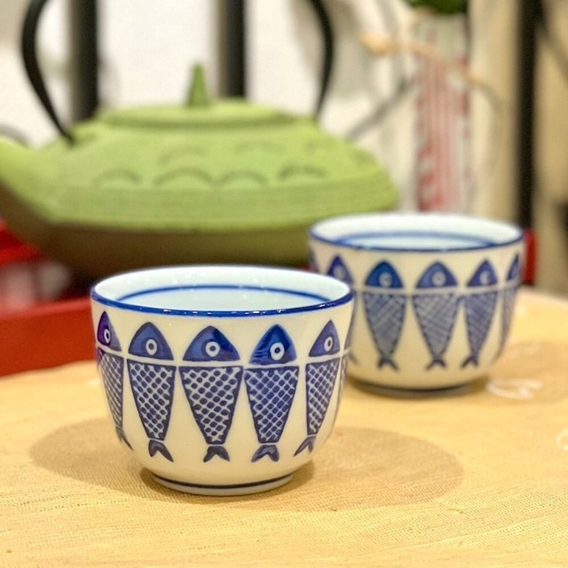 茶杯 連魚 蓮魚 or1091-h57 魚 かわいい 青花 染付陶器 茶器 湯呑み マグカップ コップ マグ コップ さかな 和風