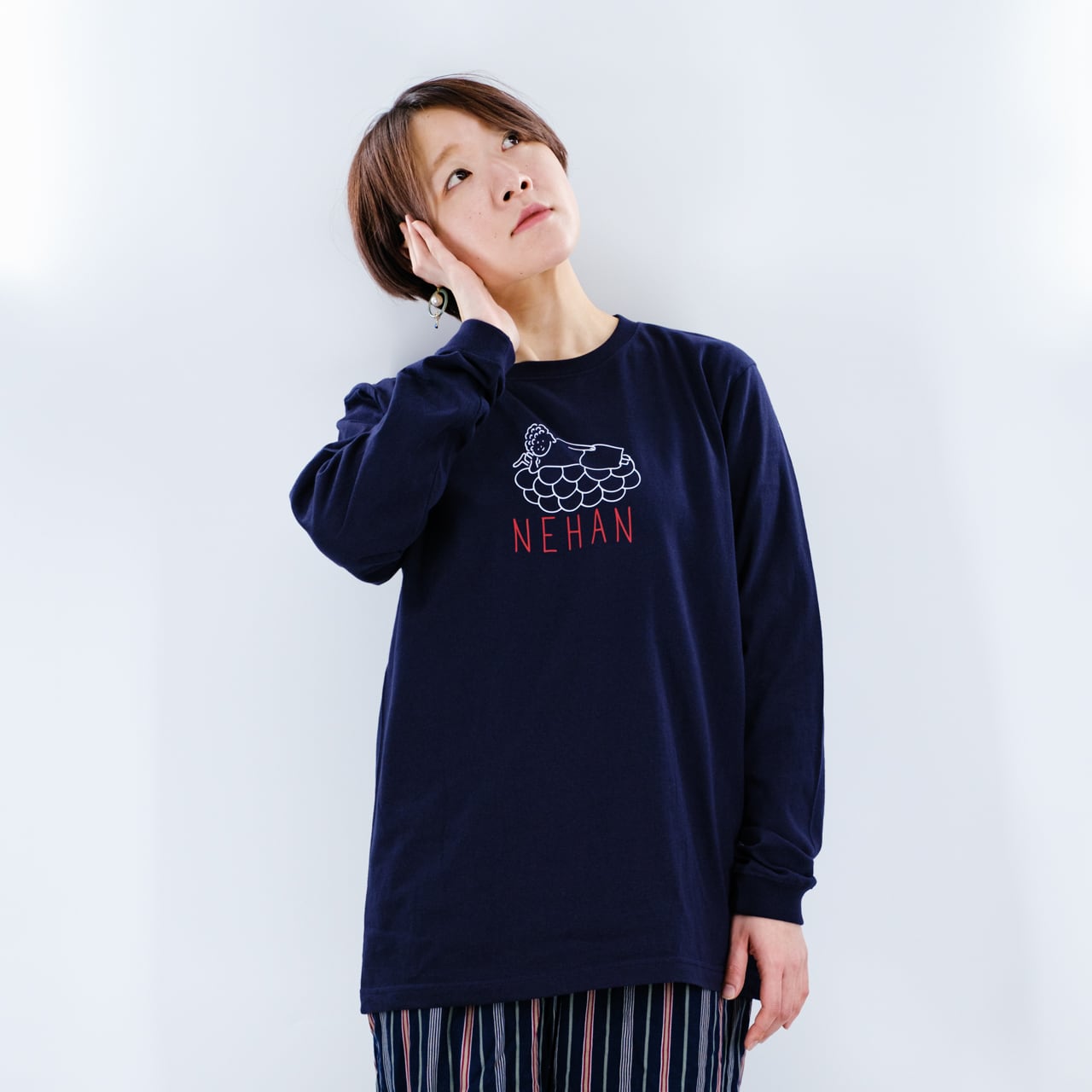 NEHAN 仏像 ロングスリーブ Tシャツ (プリント) ネイビー 5.6oz