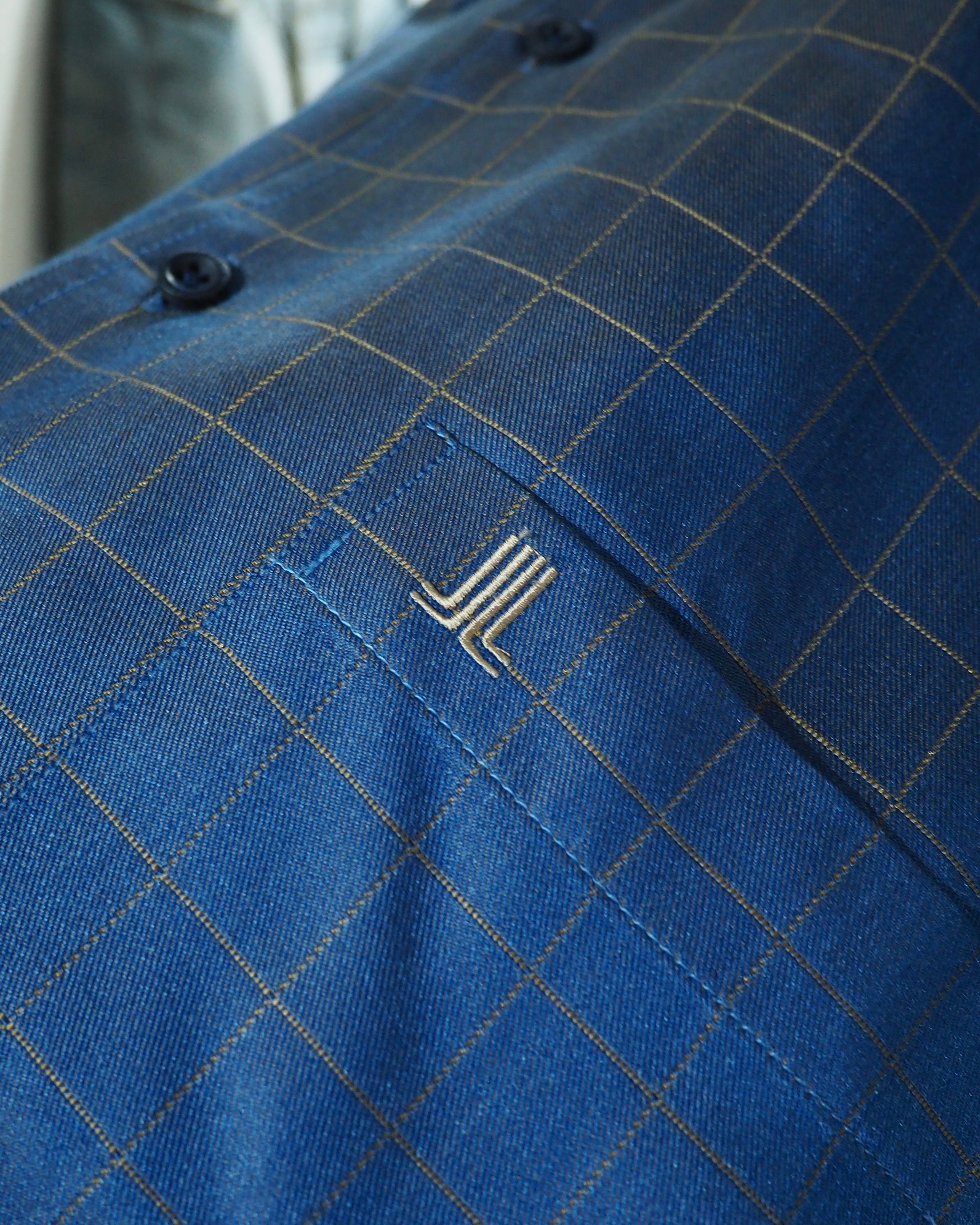 " LANVIN COLLECTION - Pure Silk " Beautiful Light Blue Color Vintage Dress Shirt